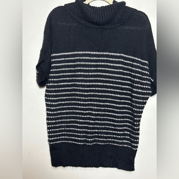 Maurice’s Black and White Striped Cowl Neck Short Sleeve Women's Sweater Size L - Picture 4 of 7